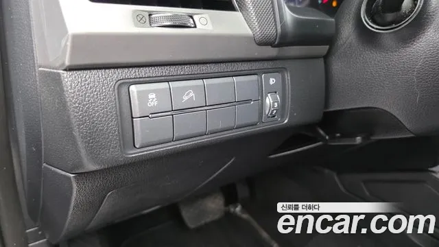 KGM Rexton 2019 thumb 2