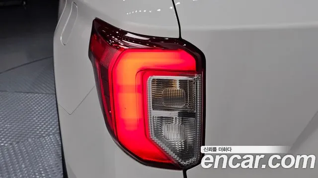 Ford Explorer 2020 thumb 10