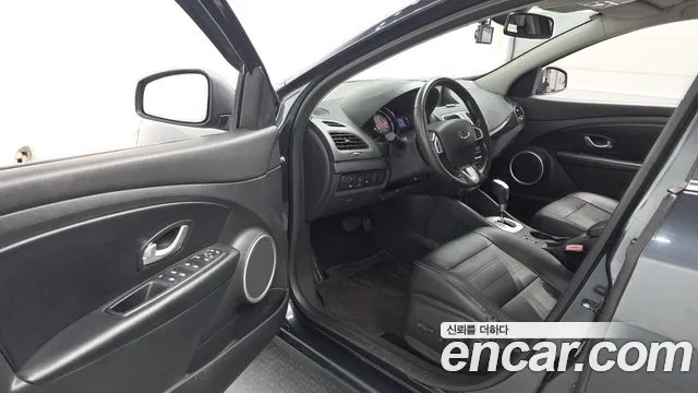 Renault SM3 2013 thumb 2