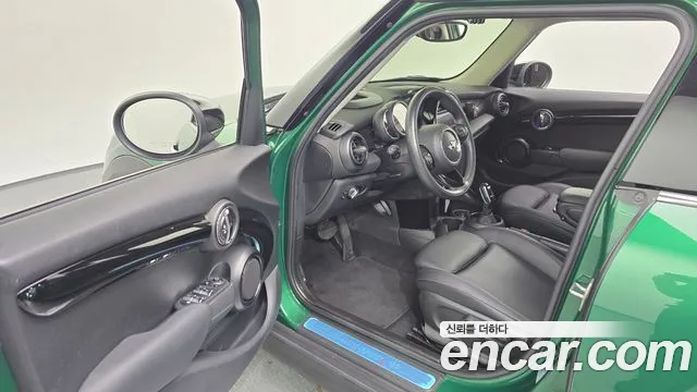 Mini Cooper S 2019 thumb 3