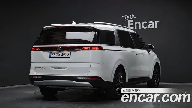 Kia Carnival 2021 thumb 2