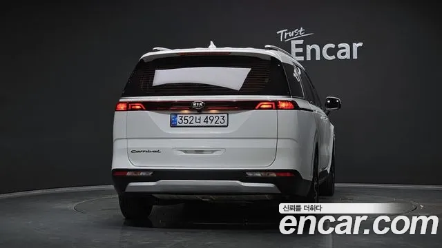 Kia Carnival 2021 thumb 8