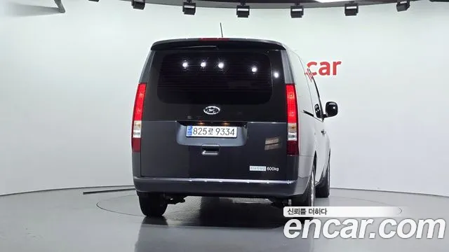 Hyundai Staria 2023 thumb 9