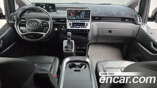 Hyundai Staria 2023 thumb 5