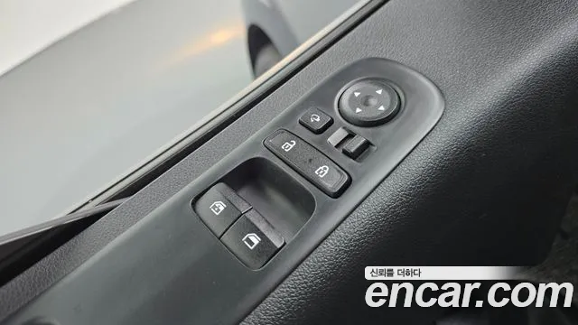 Hyundai Staria 2023 thumb 3