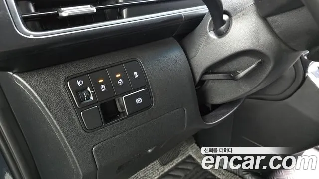 Hyundai Staria 2023 thumb 4