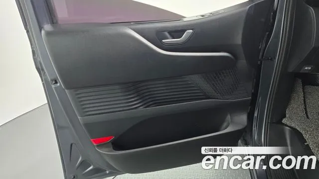 Hyundai Staria 2023 thumb 2