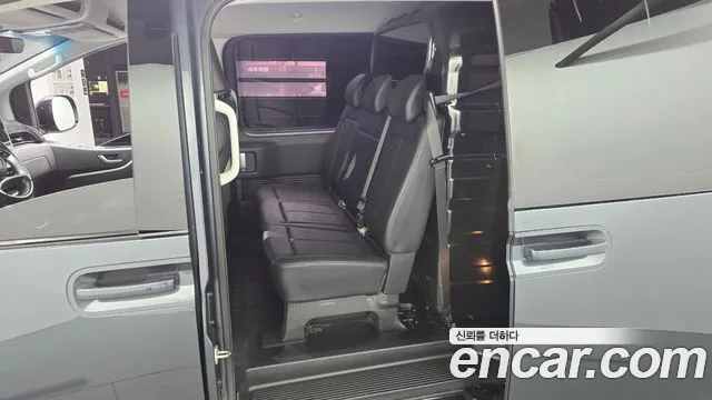 Hyundai Staria 2023 thumb 8