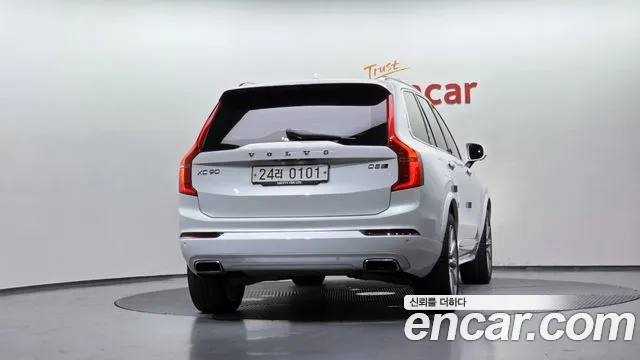 Volvo XC90 2016 thumb 4