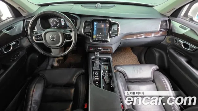 Volvo XC90 2016 thumb 10