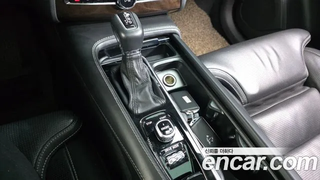 Volvo XC90 2016 thumb 6