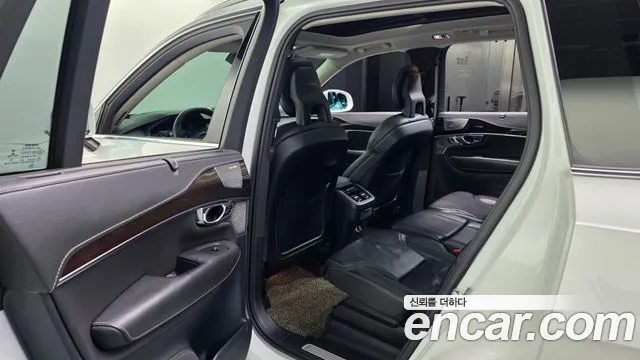 Volvo XC90 2016 thumb 11