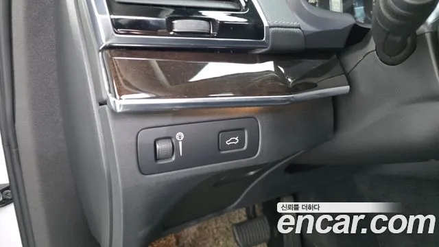 Volvo XC90 2016 thumb 3