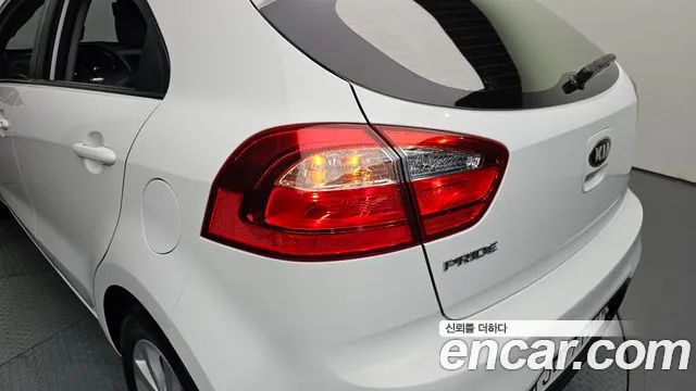 Kia Pride 2014 thumb 10