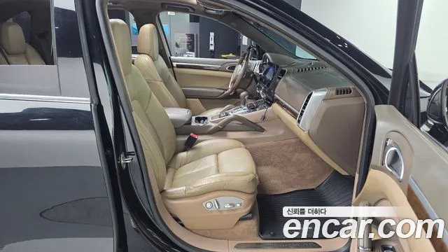 Porsche Cayenne 2014 thumb 10