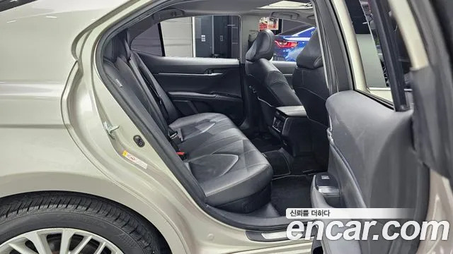 Toyota Camry 2018 thumb 3