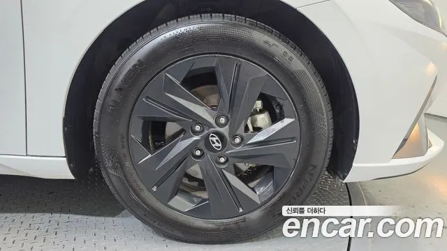 Hyundai Elantra 2023 thumb 2