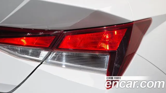 Hyundai Elantra 2023 thumb 6