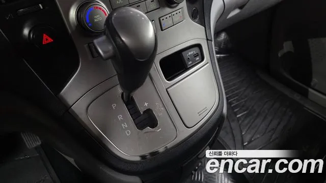 Hyundai Staria 2015 thumb 4