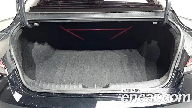 Hyundai Elantra 2022 thumb 3