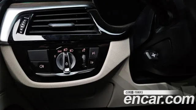 BMW 6 серии Gran Turismo 2020 thumb 7