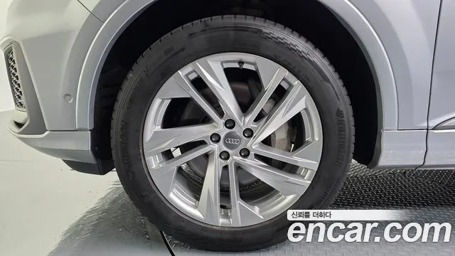 Audi Q7 2021 thumb 7