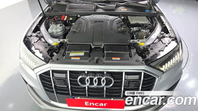 Audi Q7 2021 thumb 12