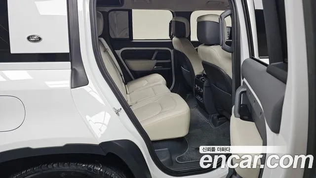 Land Rover Defender 2022 thumb 12