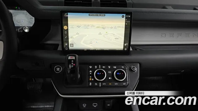 Land Rover Defender 2022 thumb 3