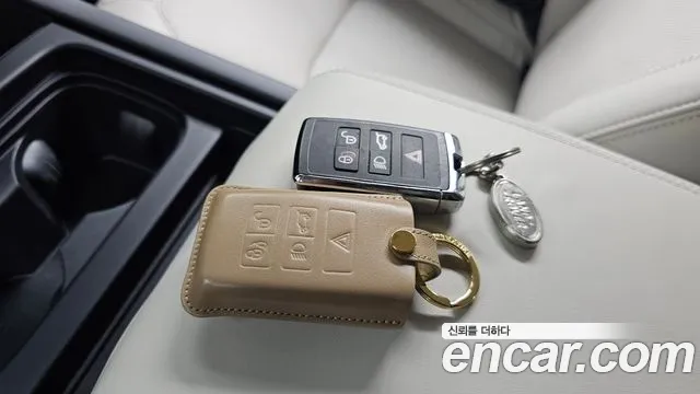 Land Rover Defender 2022 thumb 10