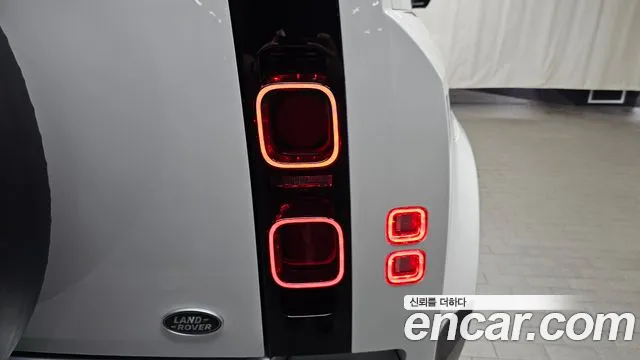 Land Rover Defender 2022 thumb 5