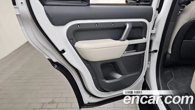 Land Rover Defender 2022 thumb 11