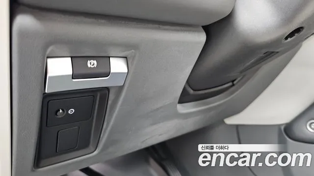 Land Rover Defender 2022 thumb 9