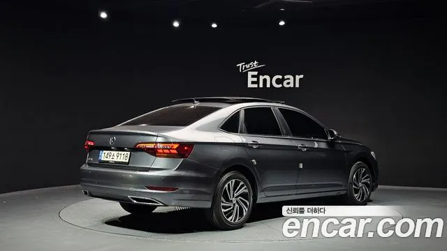 Volkswagen Jetta 2021 thumb 3