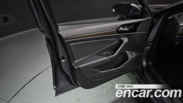 Volkswagen Jetta 2021 thumb 2