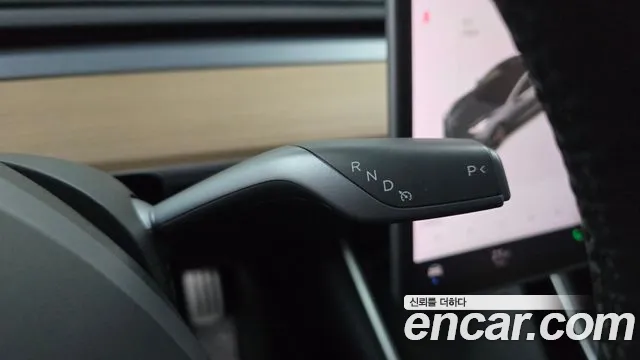Tesla Model 3 2020 thumb 3
