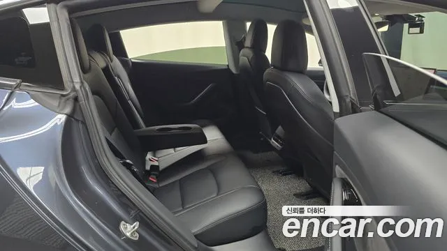 Tesla Model 3 2020 thumb 10