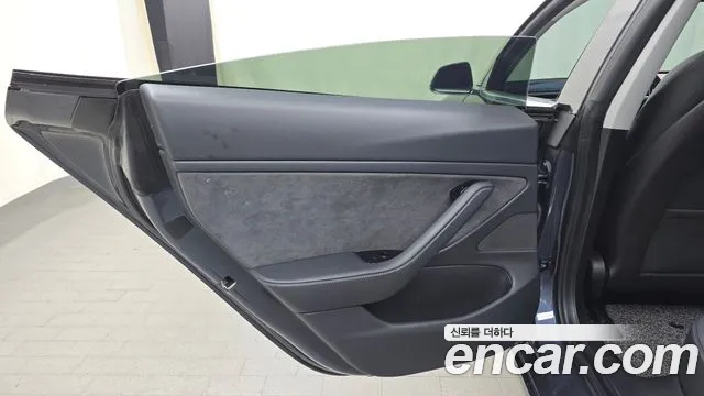 Tesla Model 3 2020 thumb 9