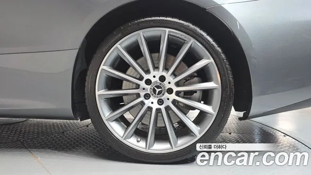 Mercedes-Benz E-Class 2021 thumb 10