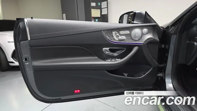 Mercedes-Benz E-Class 2021 thumb 8