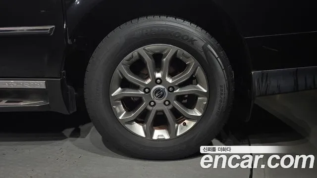 KGM Korando 2014 thumb 11