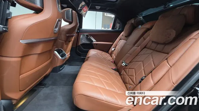 BMW i7 2024 thumb 3