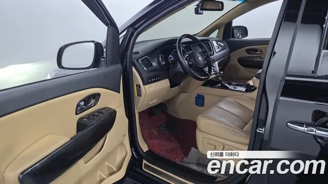 Kia Carnival 2019 thumb 11
