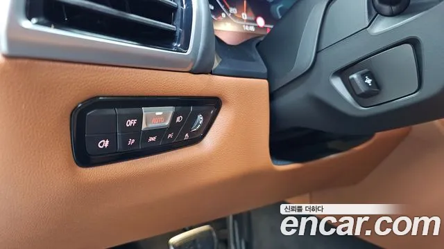 BMW 8 серии 2024 thumb 3