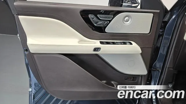 Lincoln Aviator 2022 thumb 8
