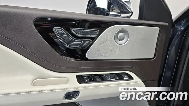 Lincoln Aviator 2022 thumb 2