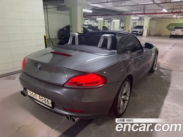 BMW Z4 2010 thumb 11