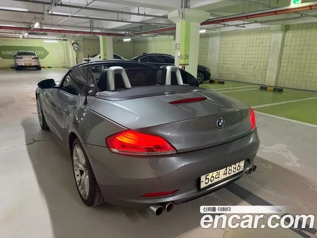 BMW Z4 2010 thumb 6