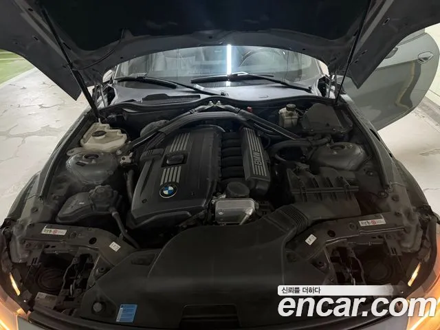 BMW Z4 2010 thumb 12
