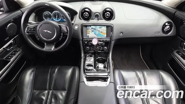 Jaguar XJ 2013 thumb 12